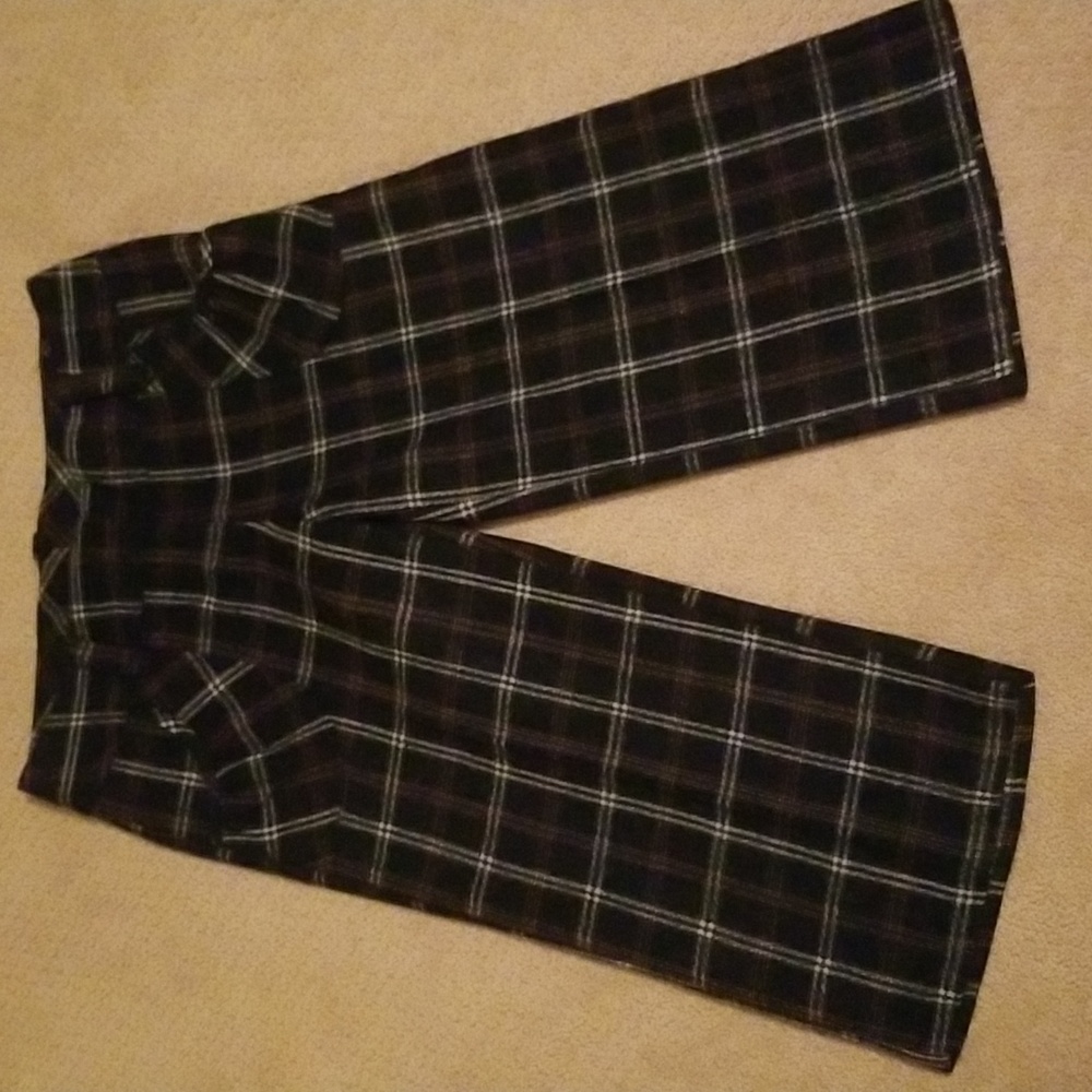 Junior's Capri Plaid Pants